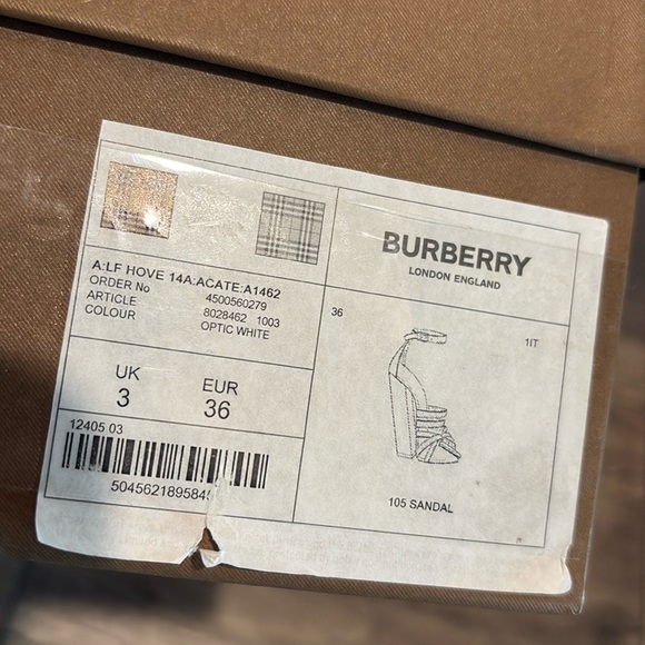 NWT SIZE 36 Burberry White Leather Split-Toe Hove Sandals - Picture 15 of 16